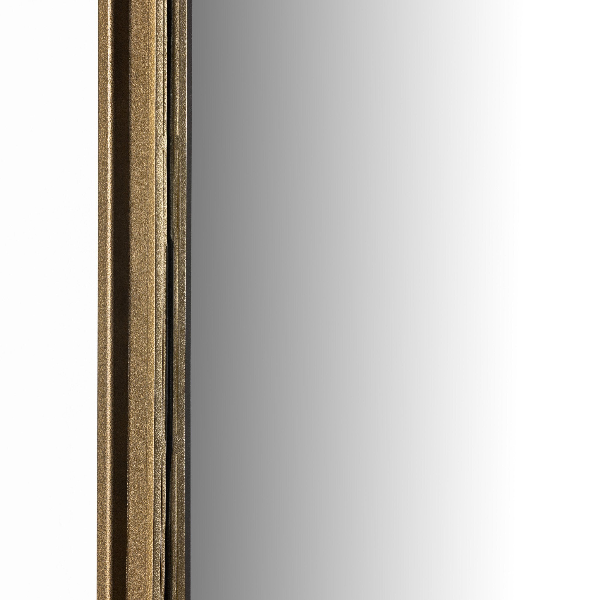 Emilia Mirror