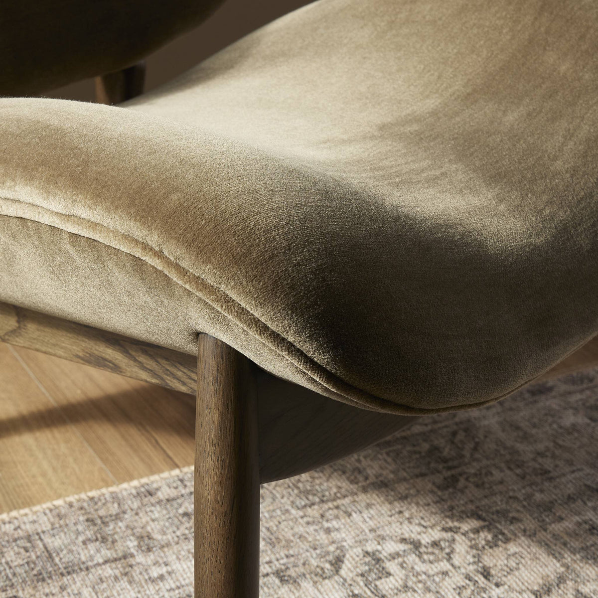 Mina Chair