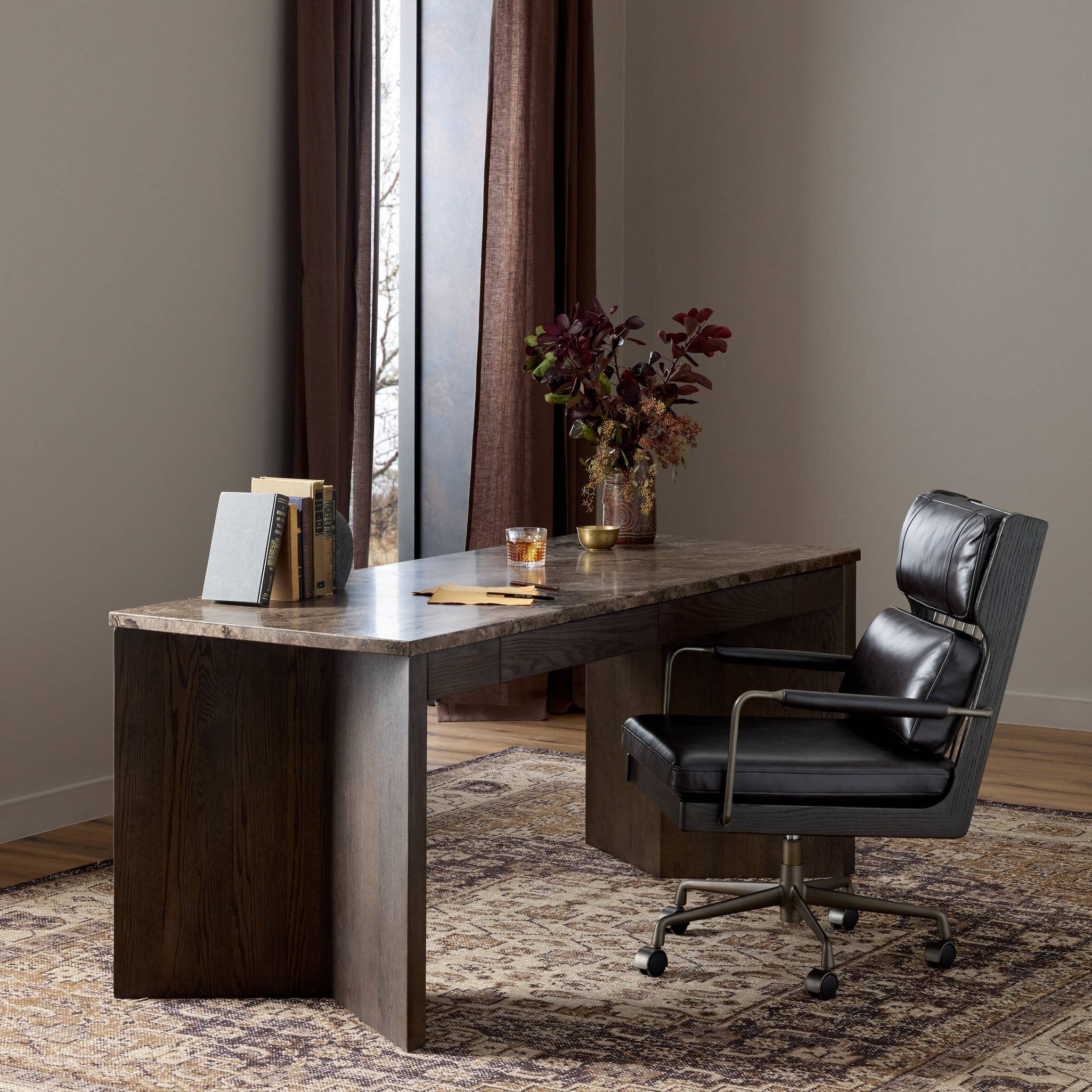Leonel Desk