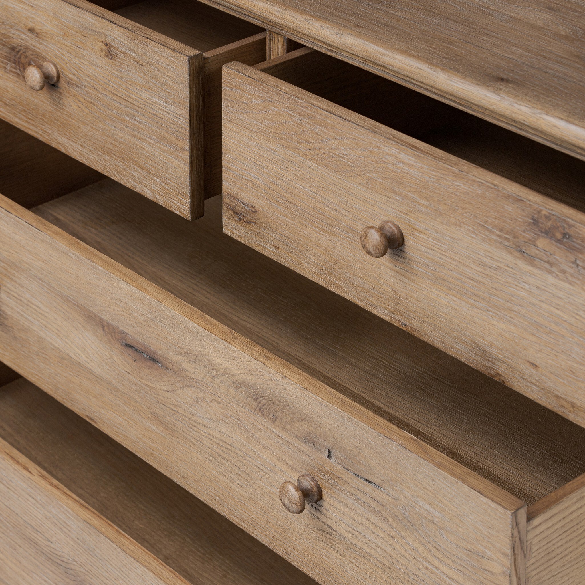 Pilar Chest
