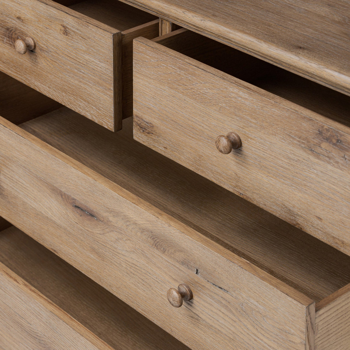 Pilar Chest