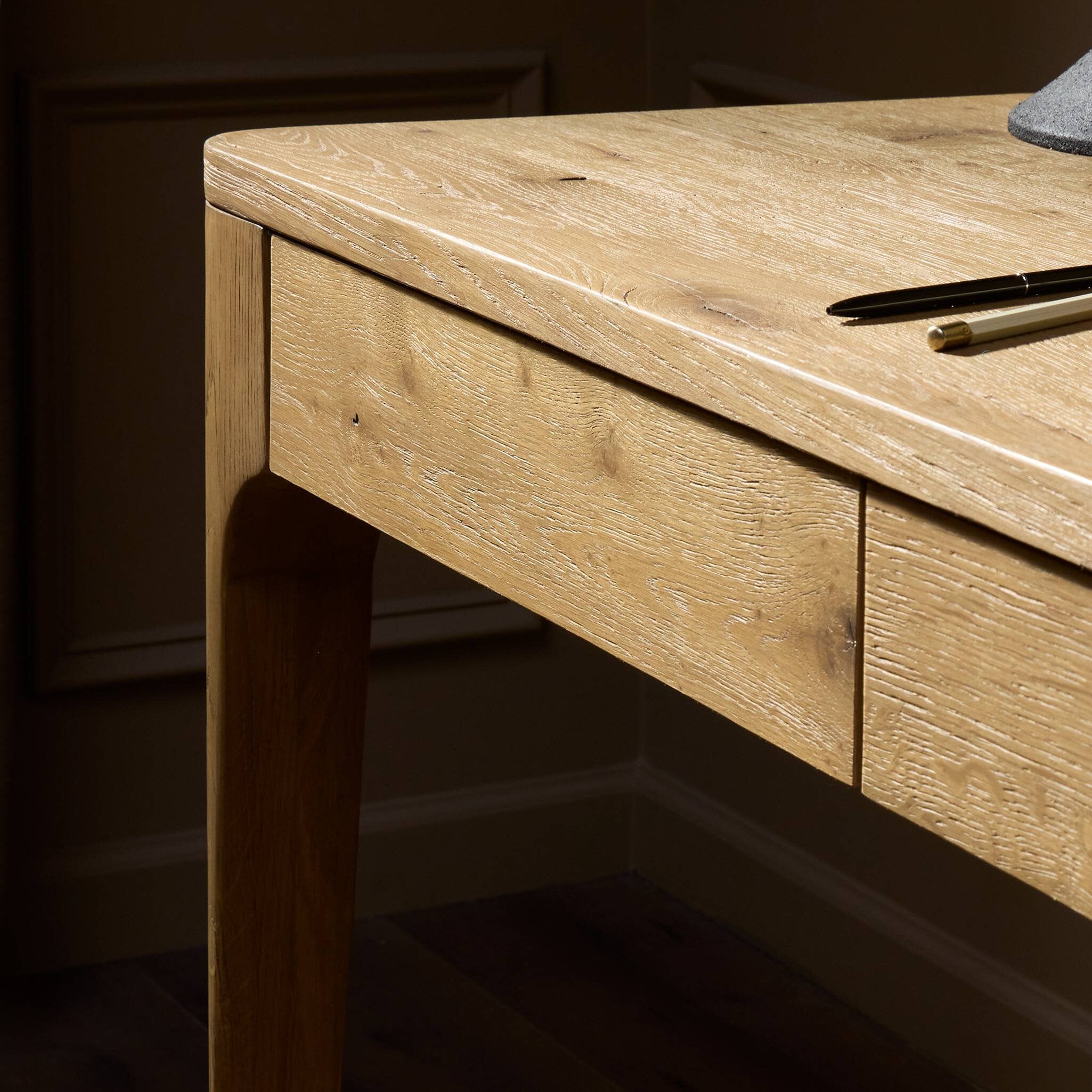 Trava Desk