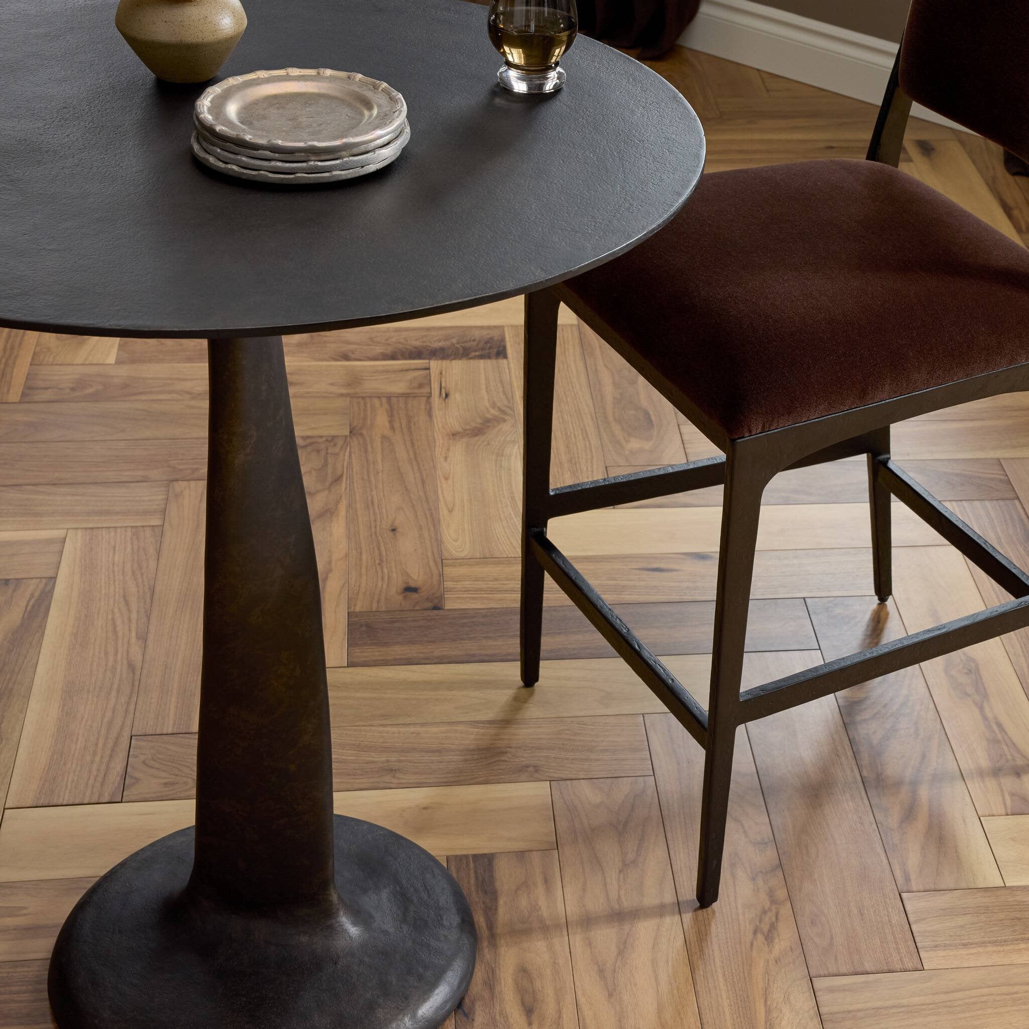 Torsen Bar Table