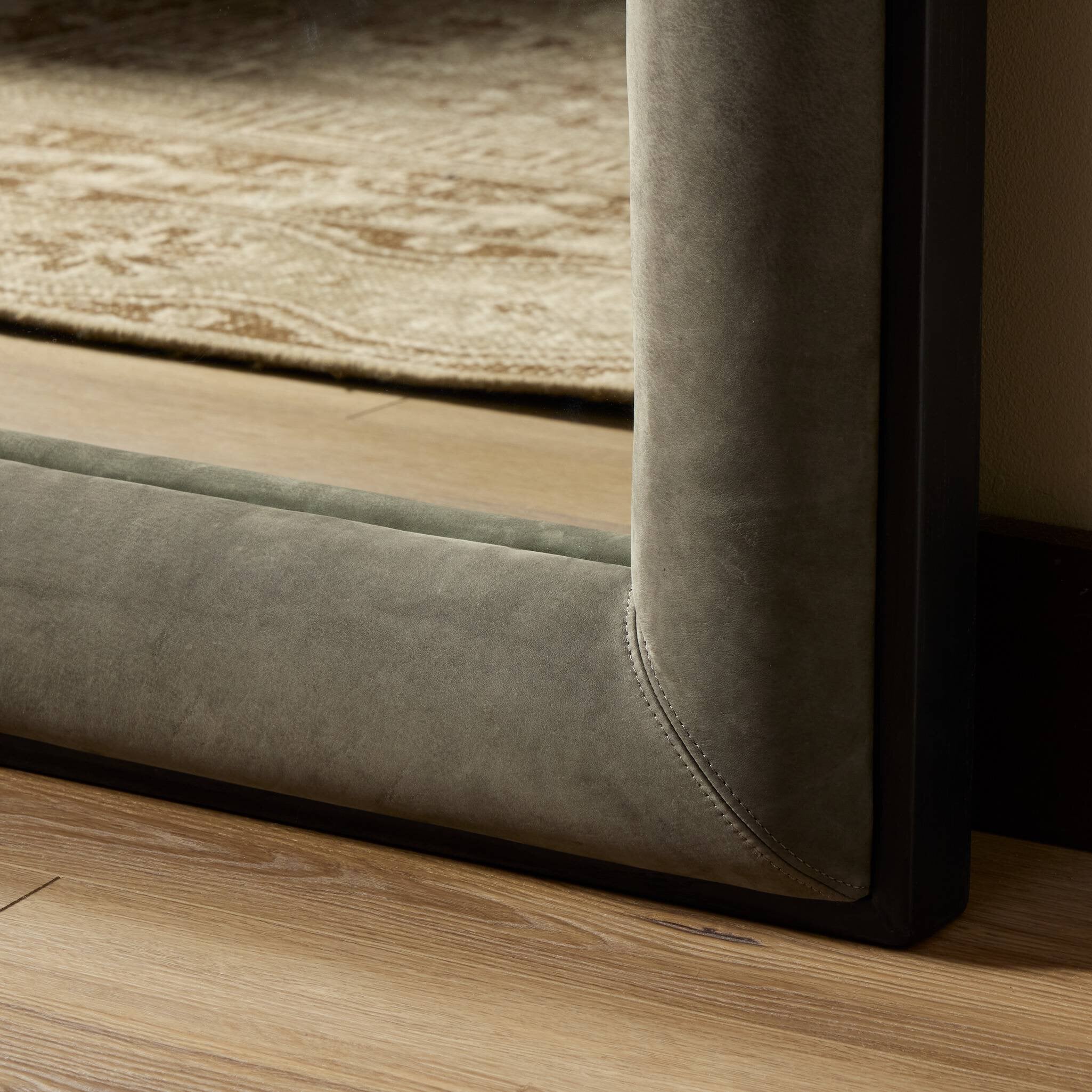 Veloz Floor Mirror