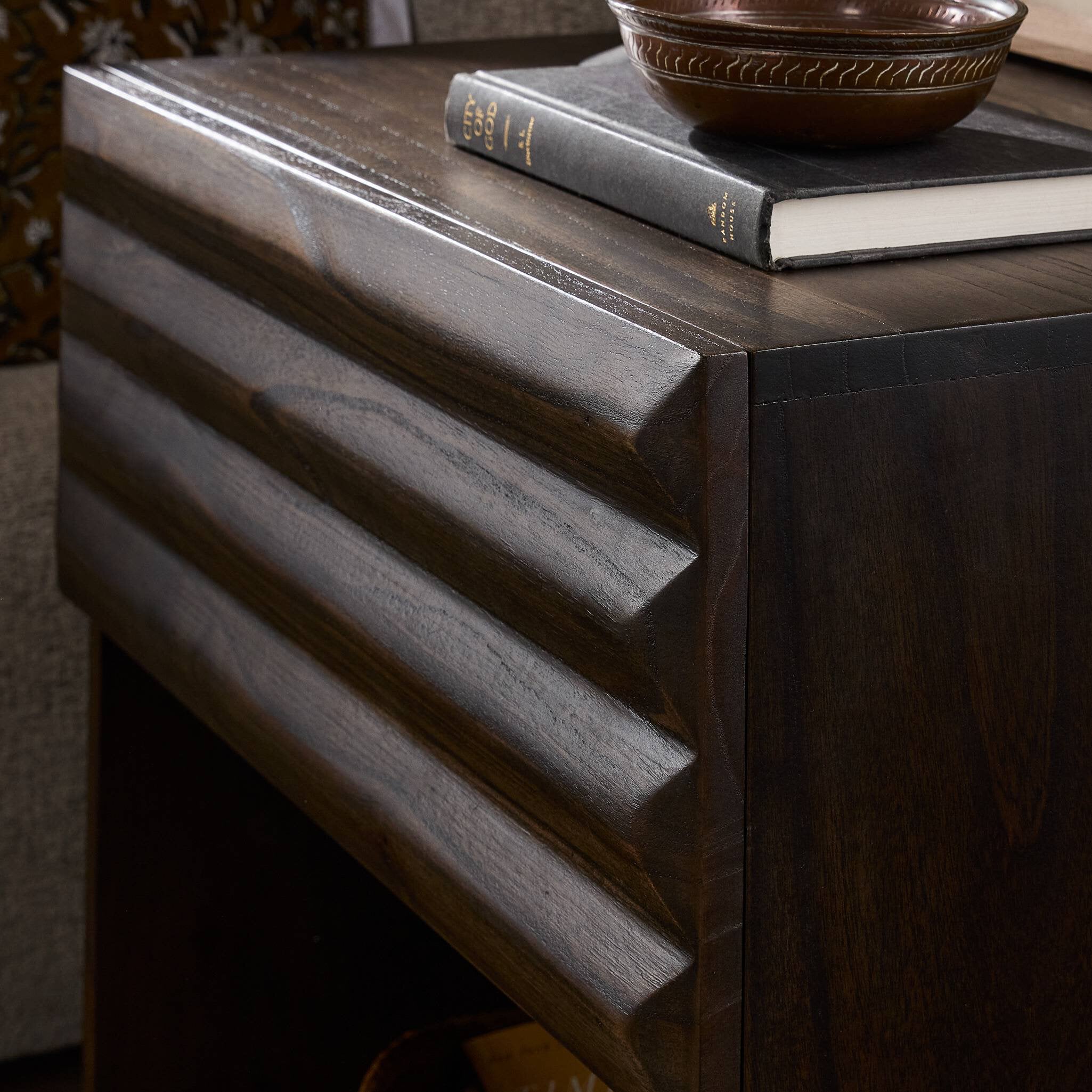 Tusaro Nighstand