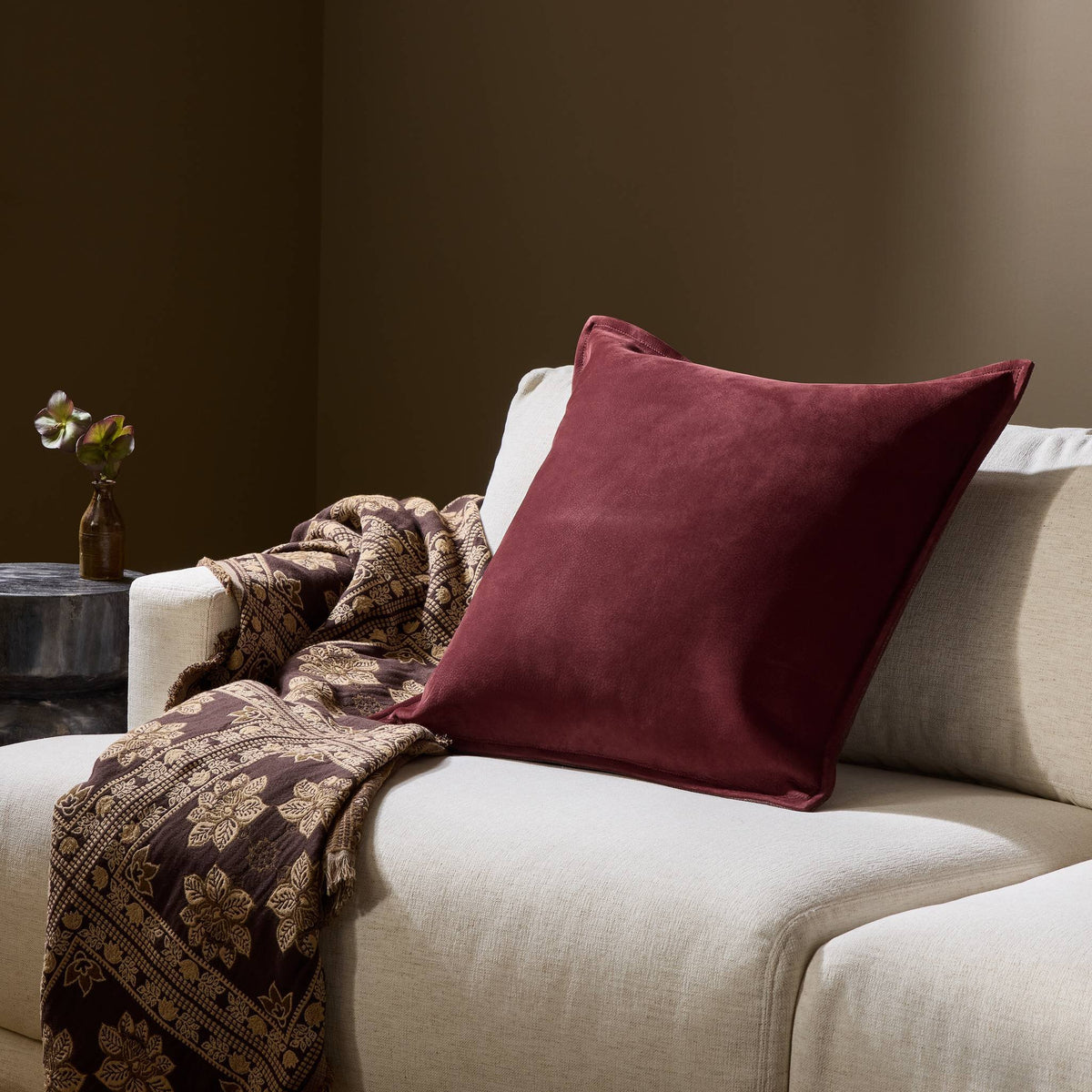 Thayer Pillow 22x22