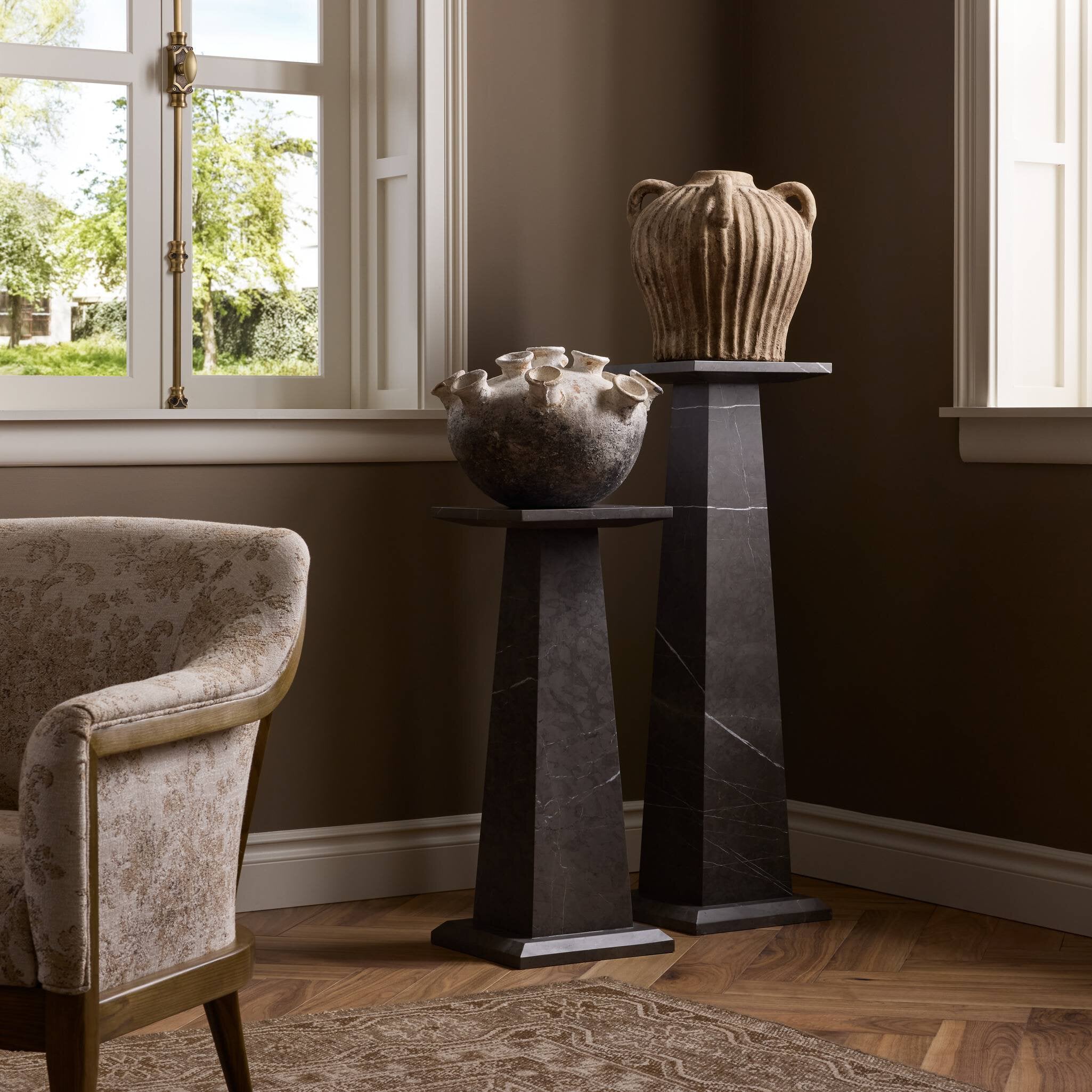Edric Pedestal Set