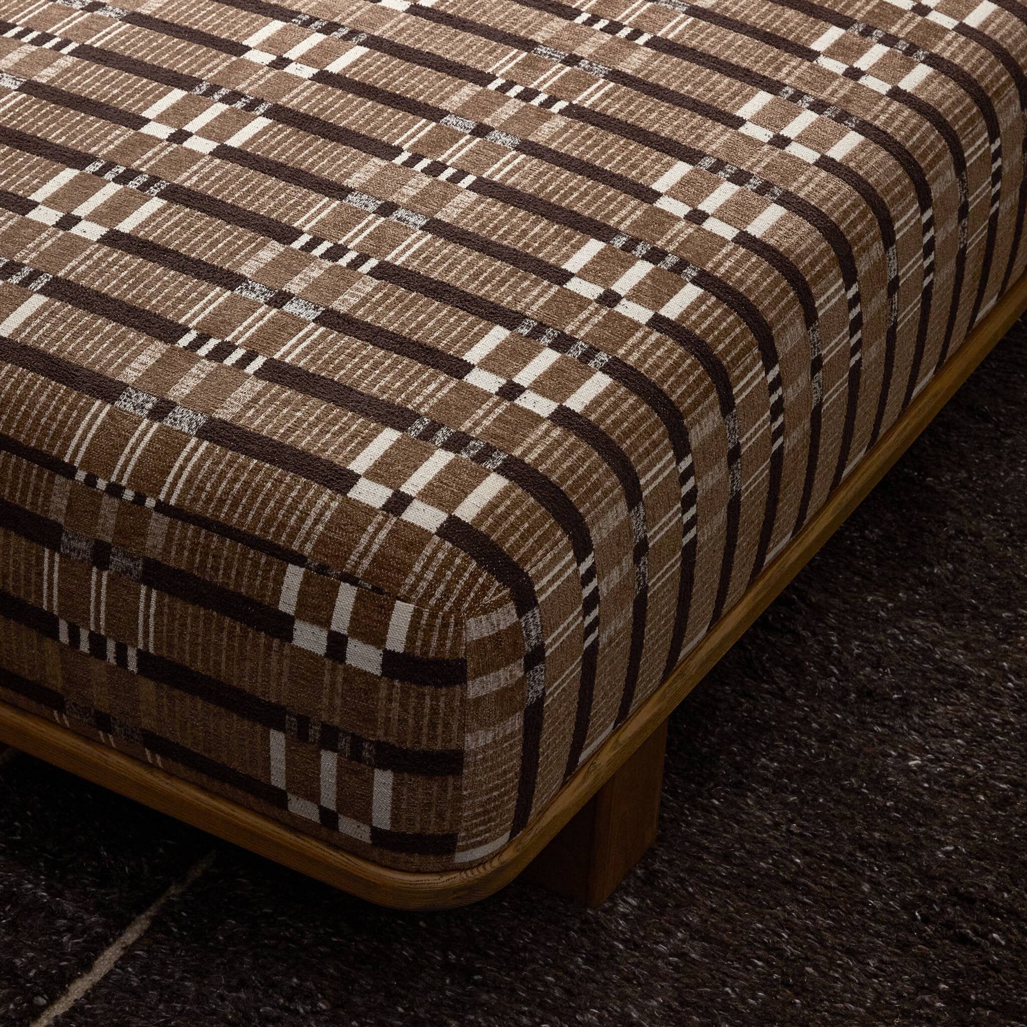 Thea Chaise