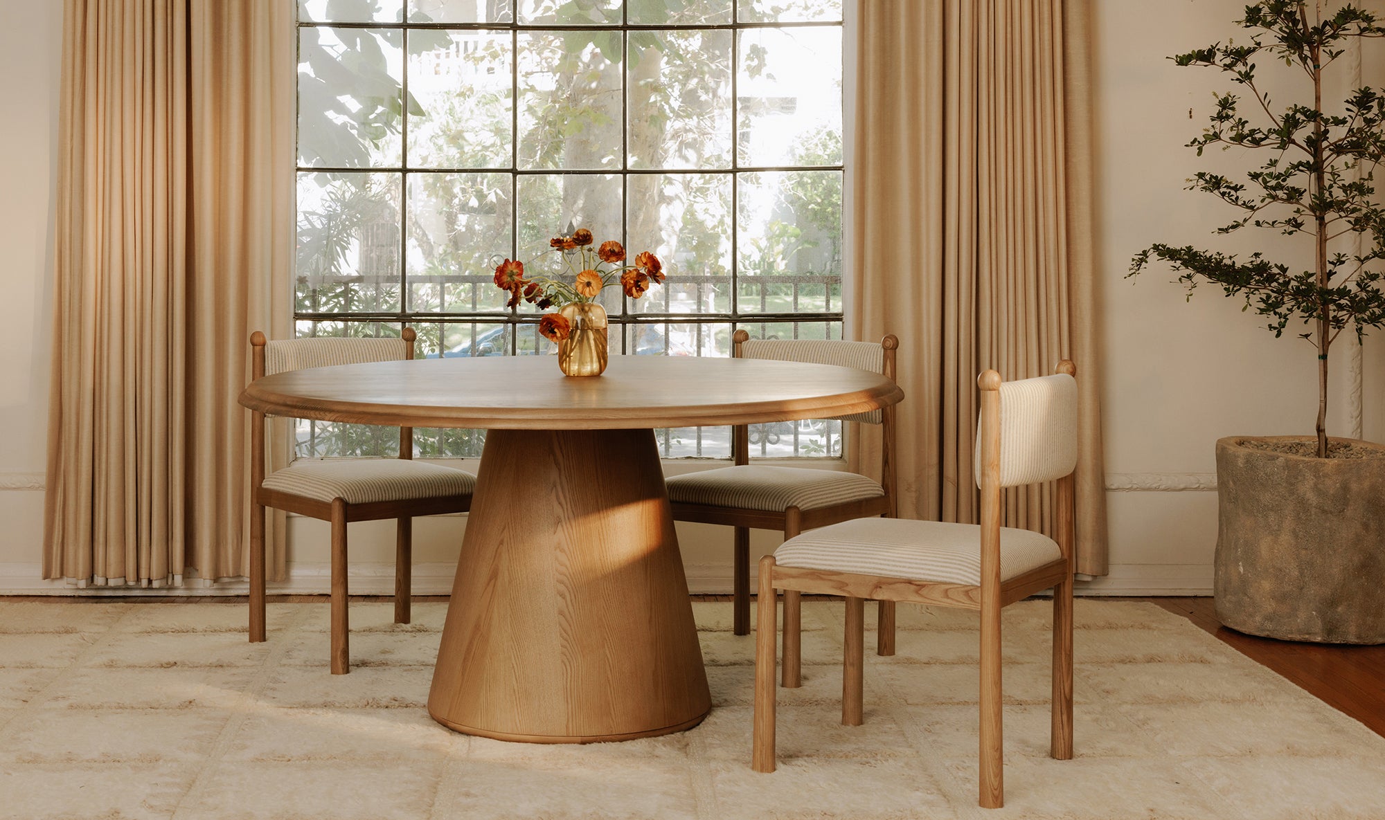 Quebec Dining Table