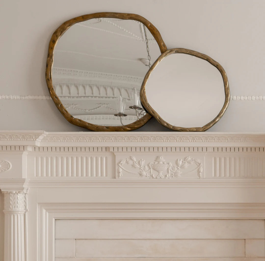 Antique Mirror.webp__PID:843edd8e-3d73-45f3-afdd-be486c7a4b32