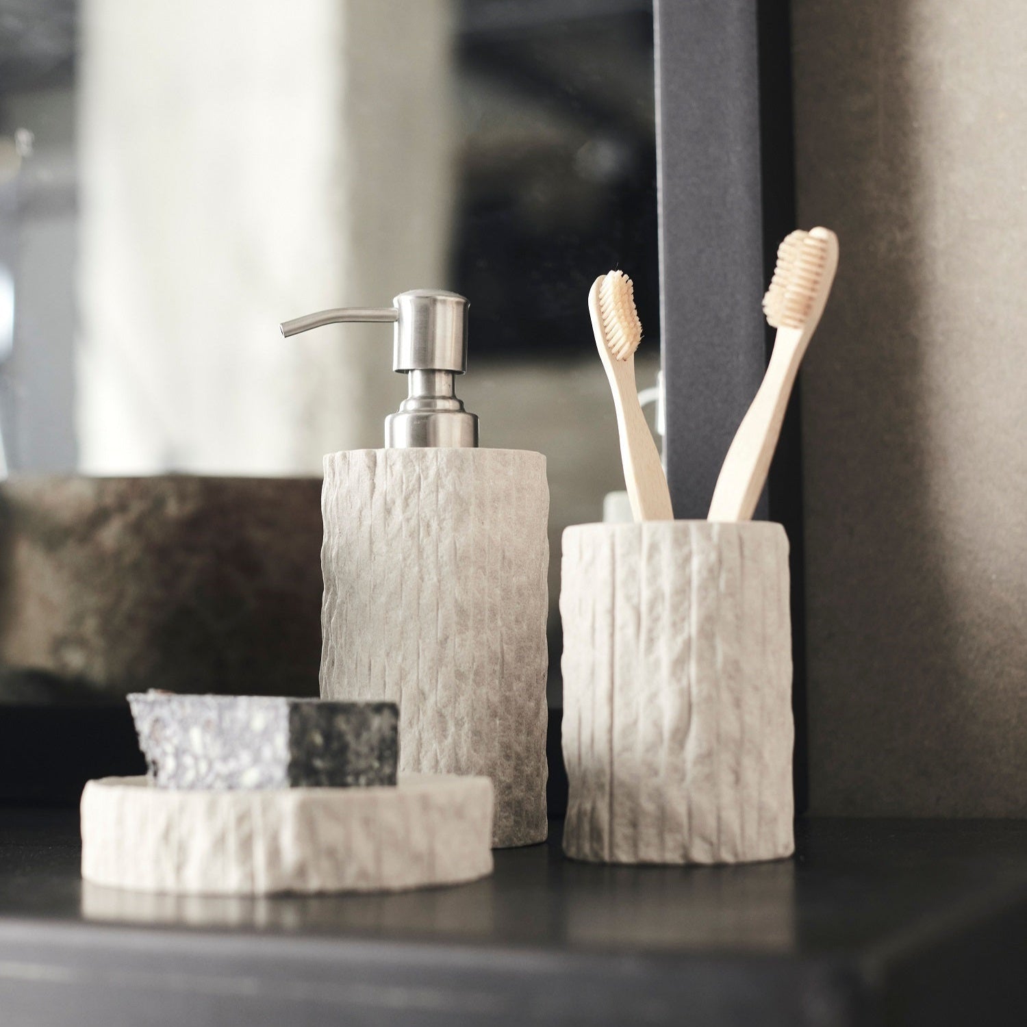 Kira Toothbrush Holder