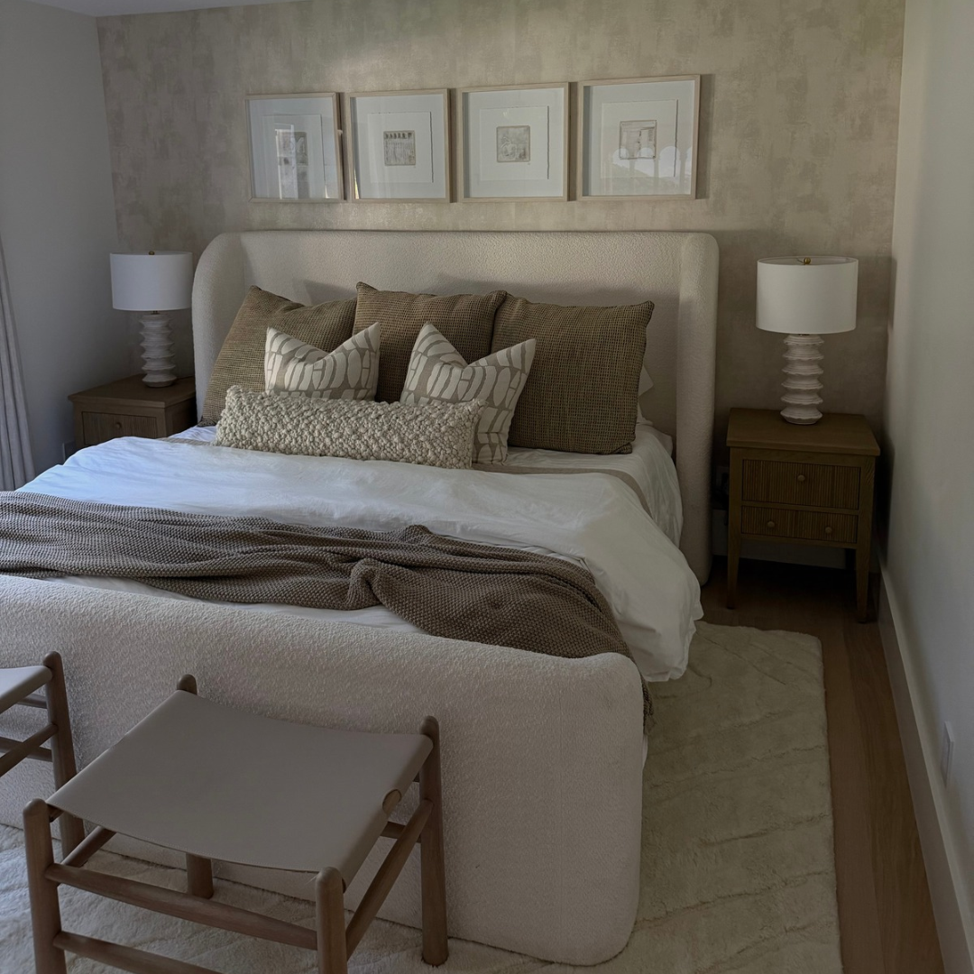 neutral wallpaper and bedroom