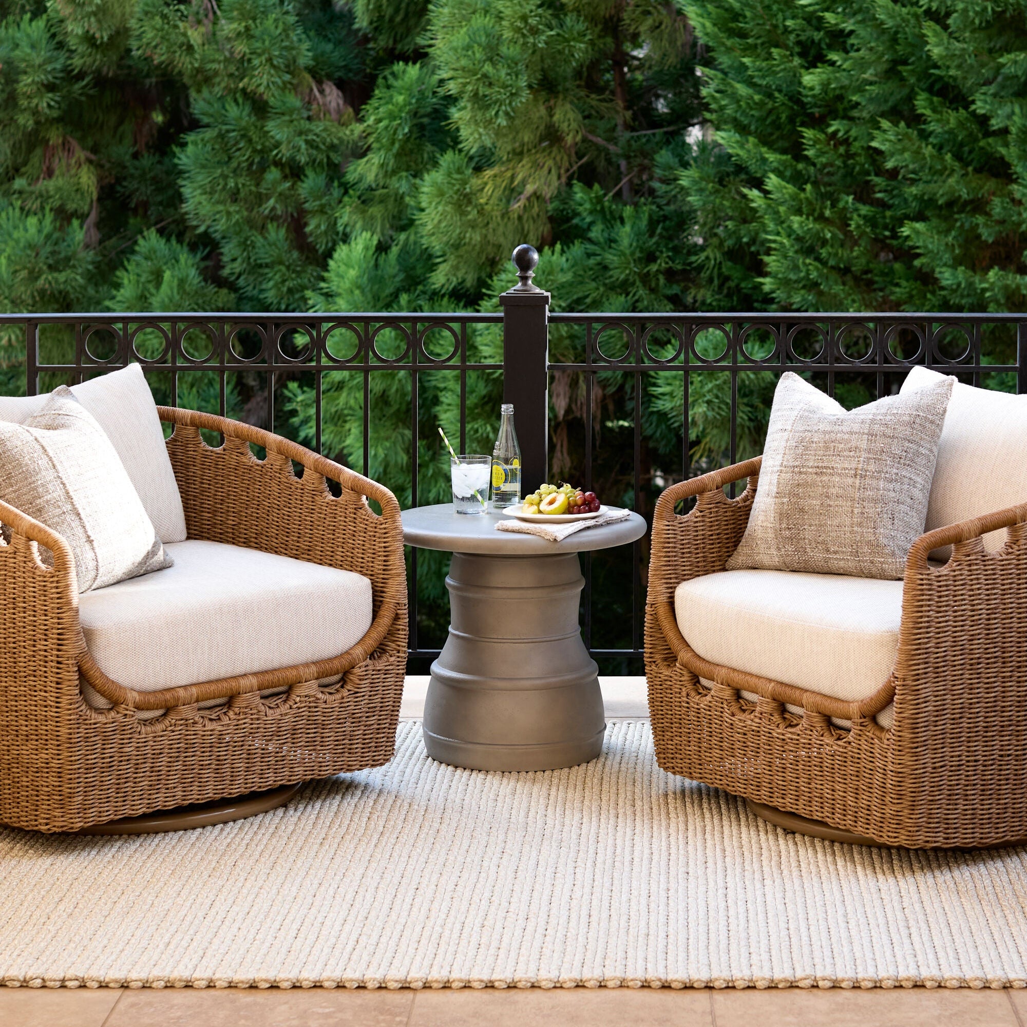 Raya Swivel Chair