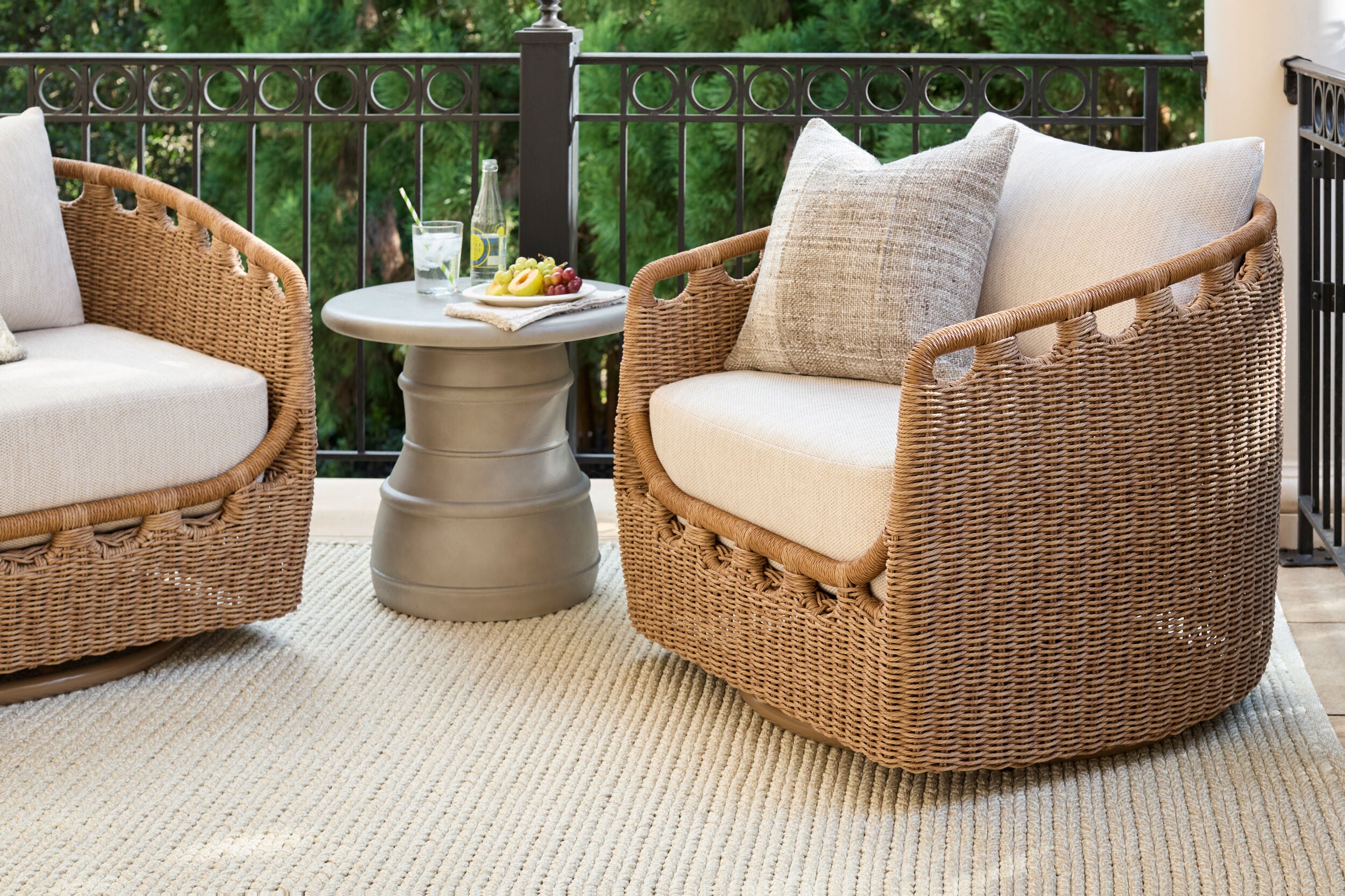 Raya Swivel Chair