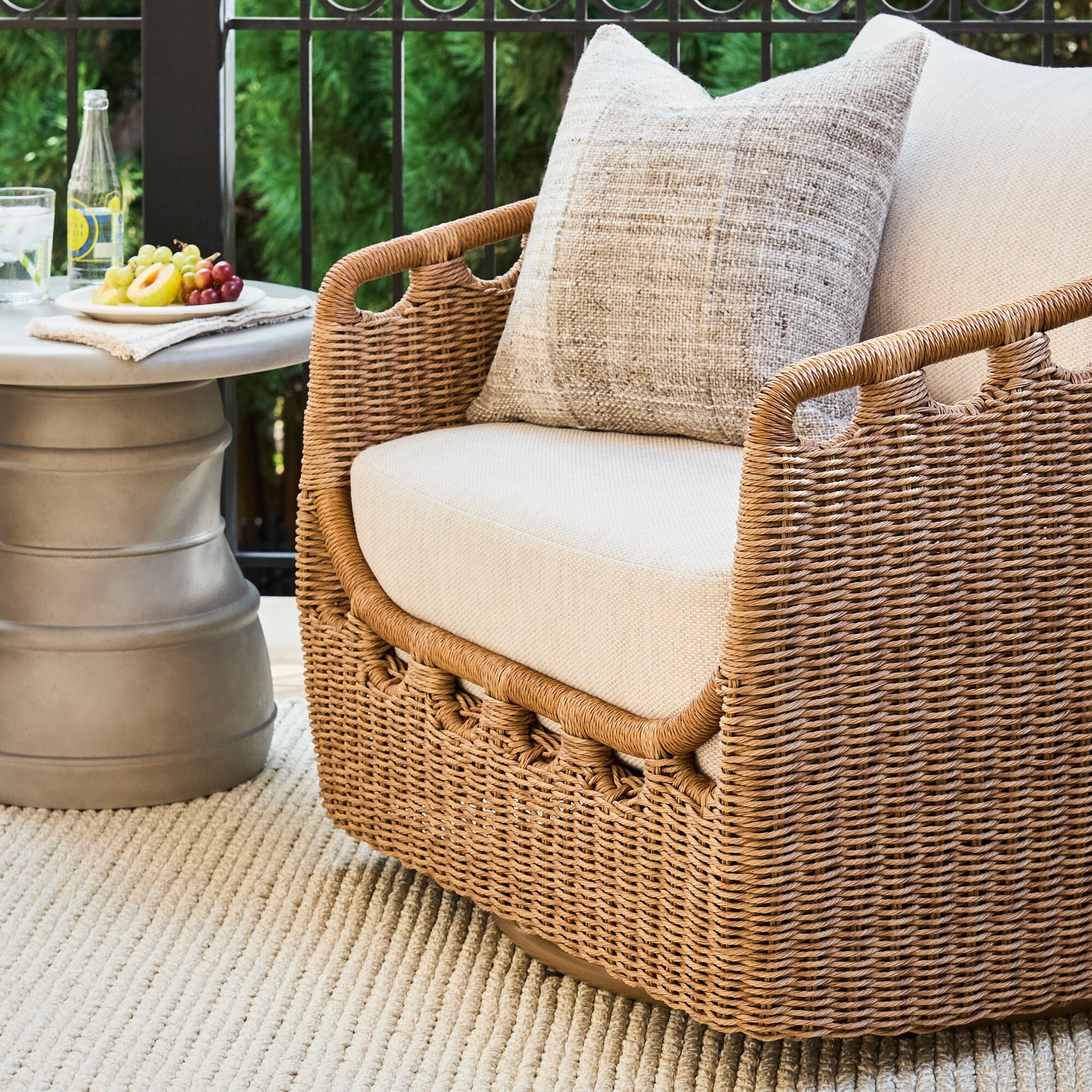 Raya Swivel Chair