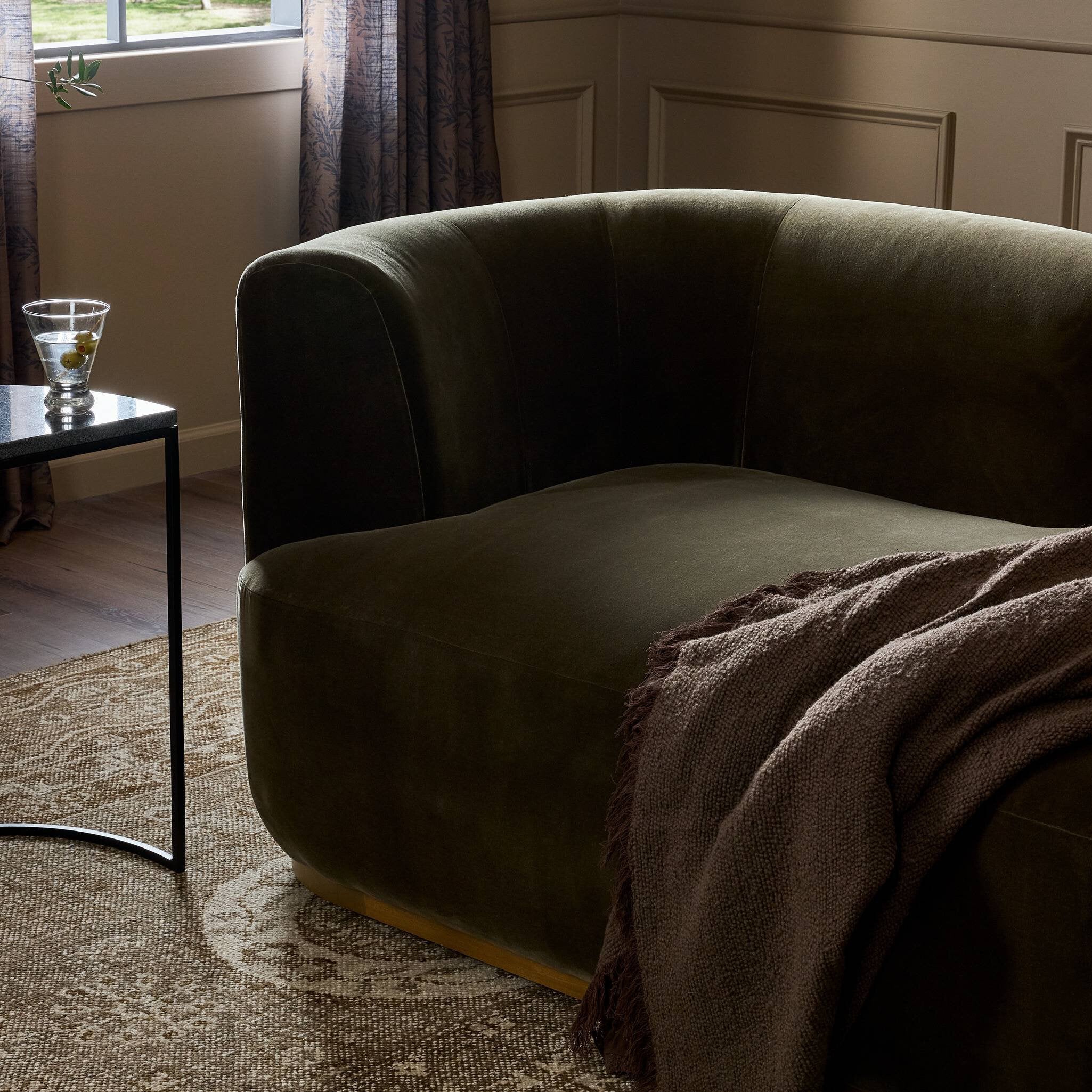 Dahlia Chaise-StyleMeGHD