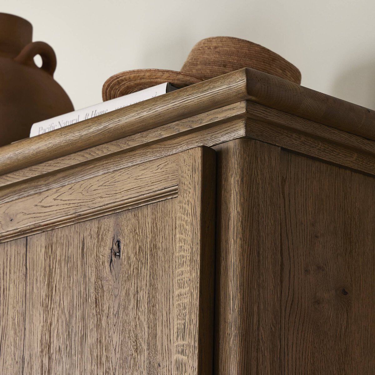 Gustav Cabinet