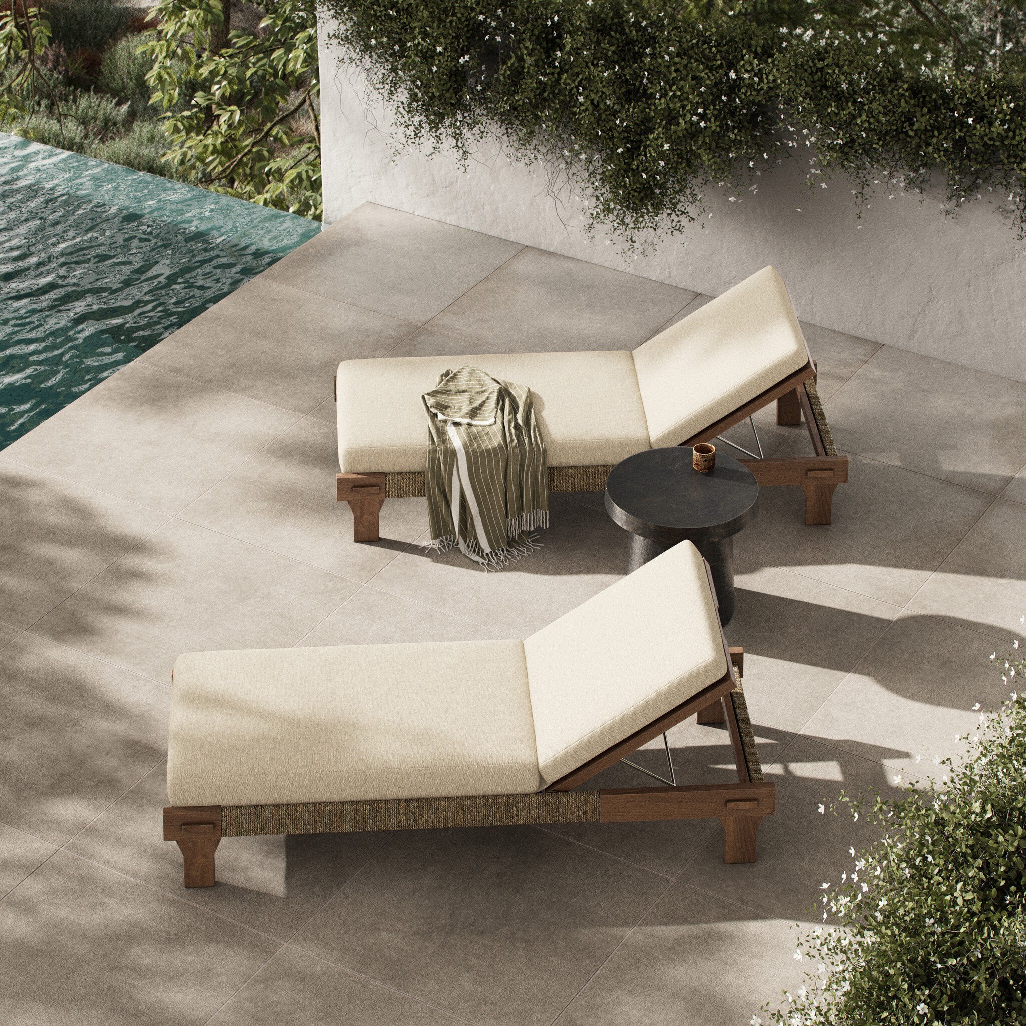 Maxene Outdoor Chaise