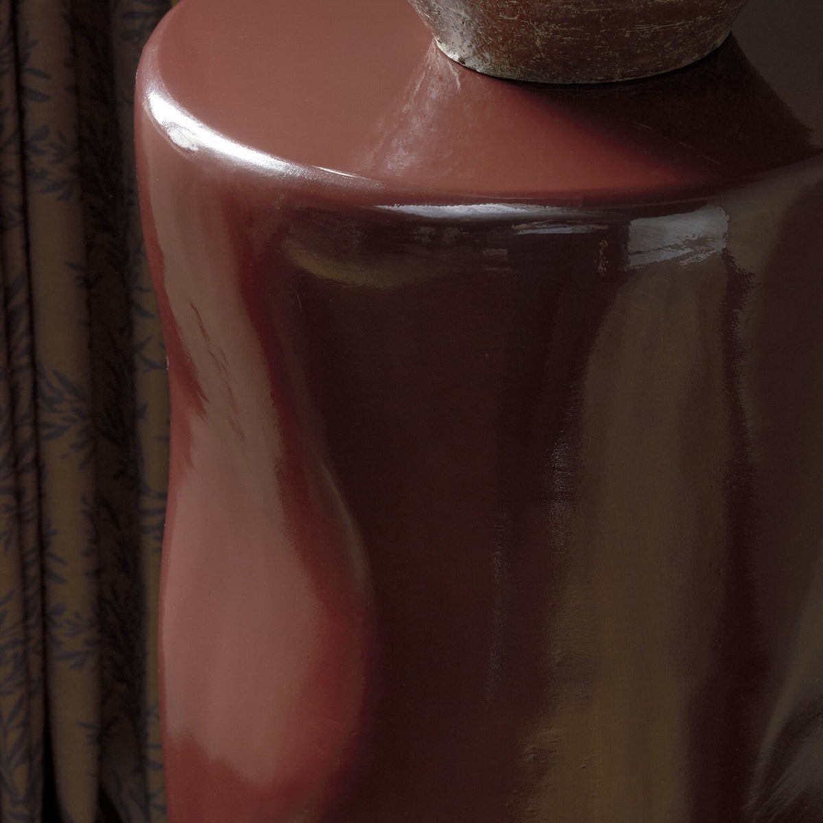 Mirelle Pedestal