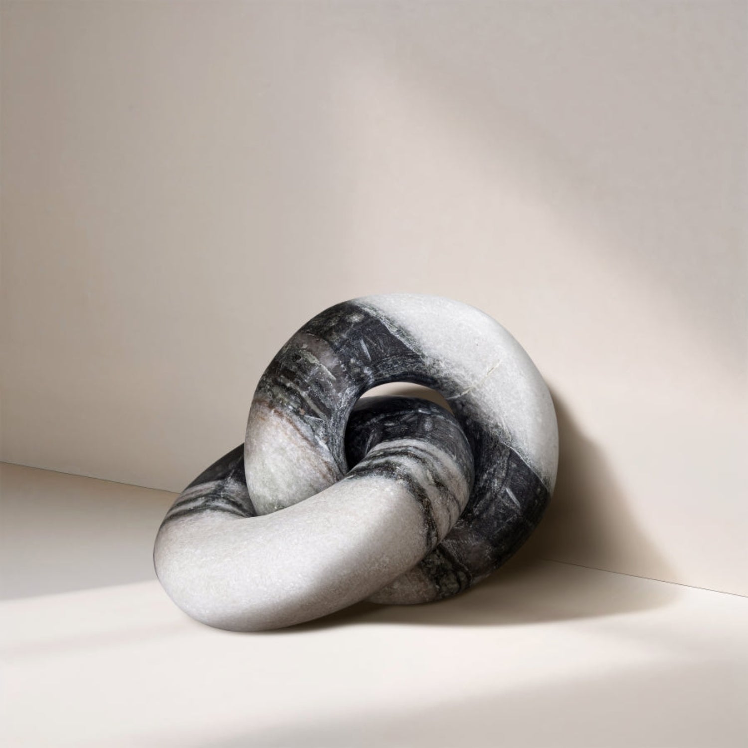 Nero Decorative Knot