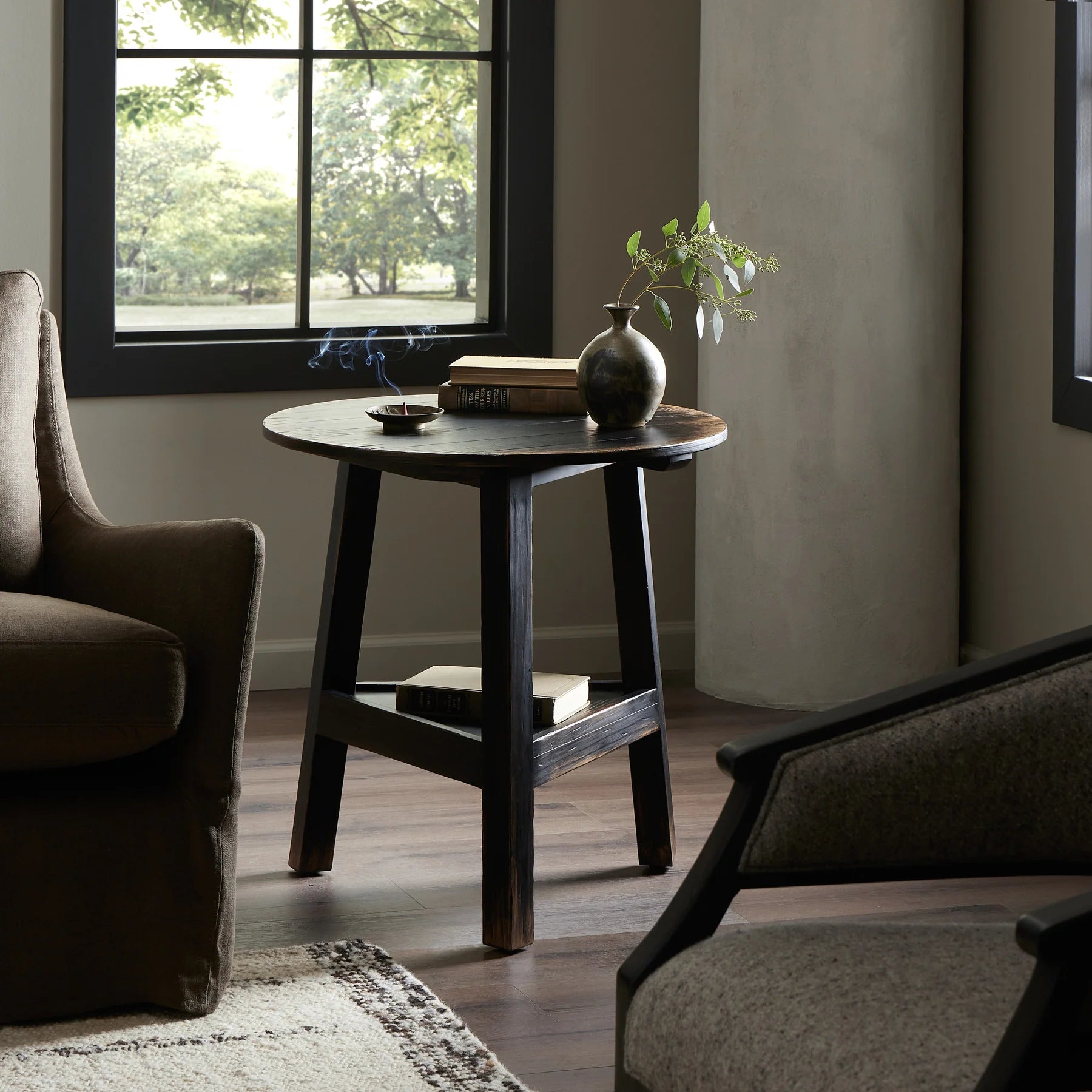 Moody Interior Design.webp__PID:496f1a7f-584c-4fe1-a897-9bfb3cb66c9b