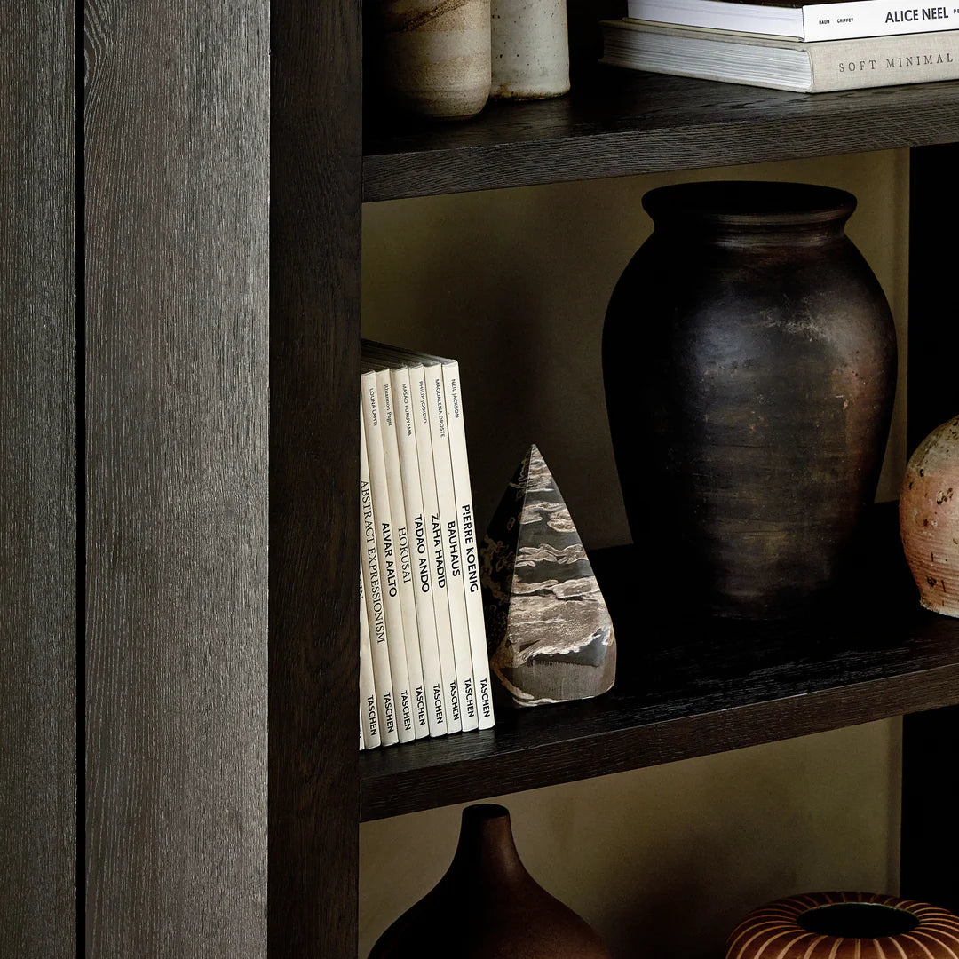 New Academia Interior Design Style.webp__PID:5061a536-d547-45dd-a03f-c075e353c11c