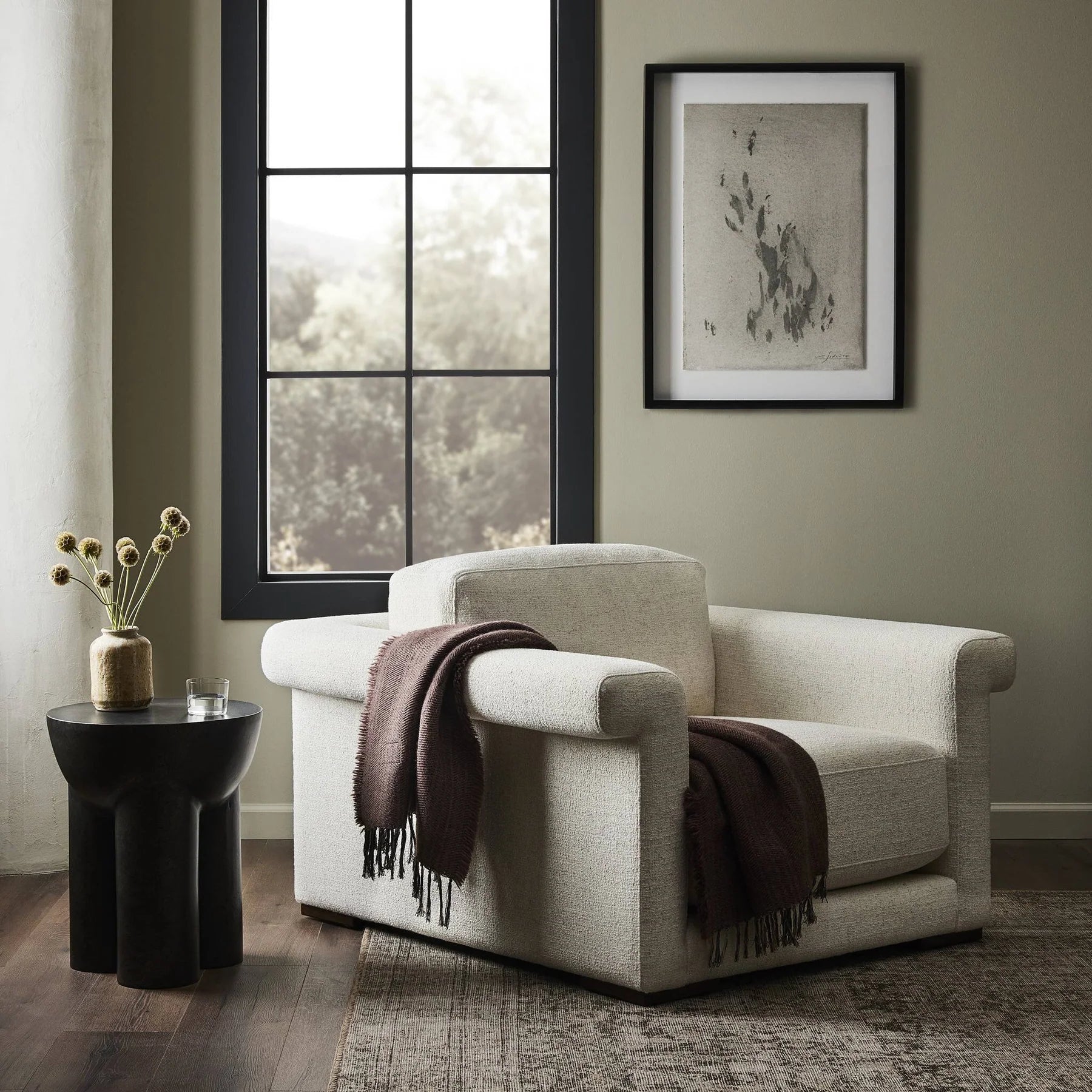 Traditional Accent Chair.webp__PID:f9f49312-76ca-417b-8e0c-3875d44ac2ff