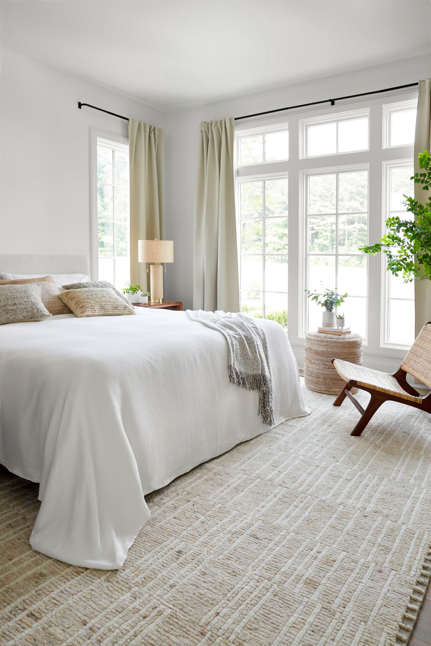 Lindsay Hand-Knotted Rug