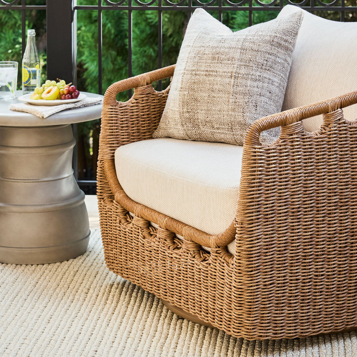 Raya Swivel Chair