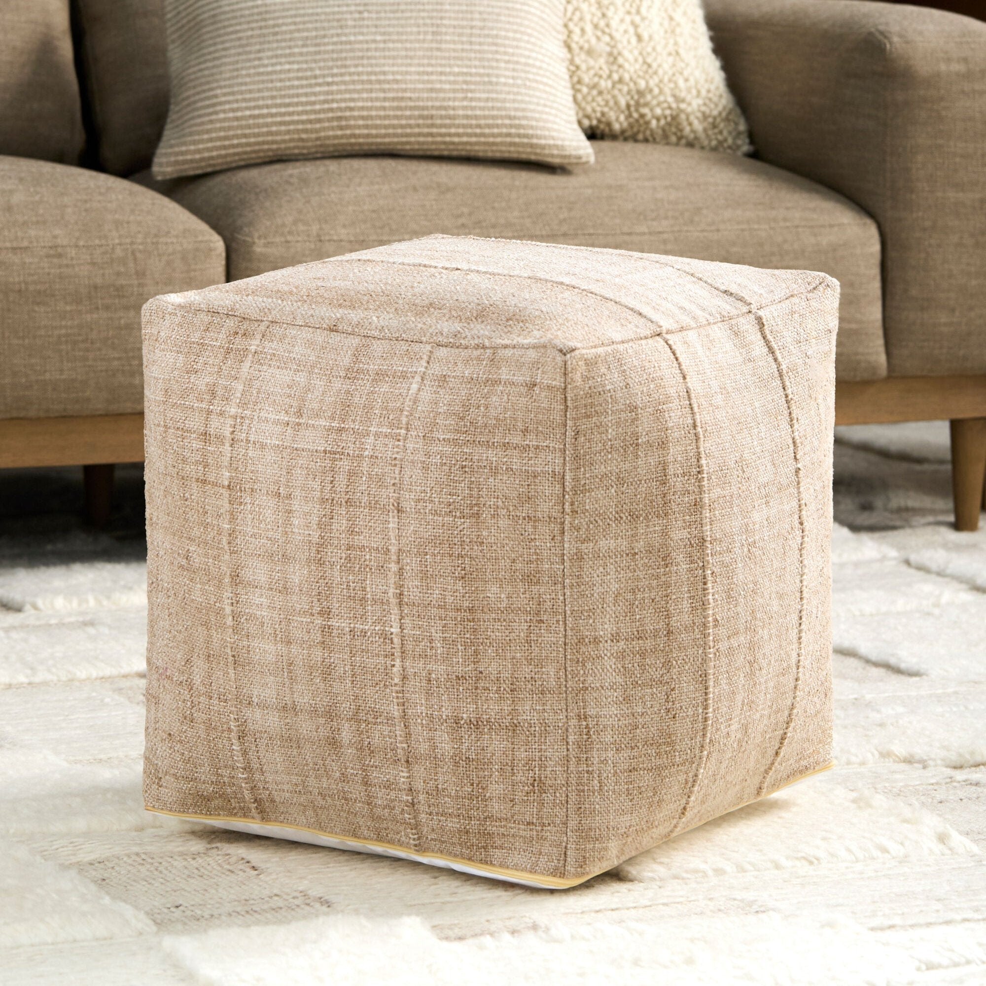 Eiliana Pouf