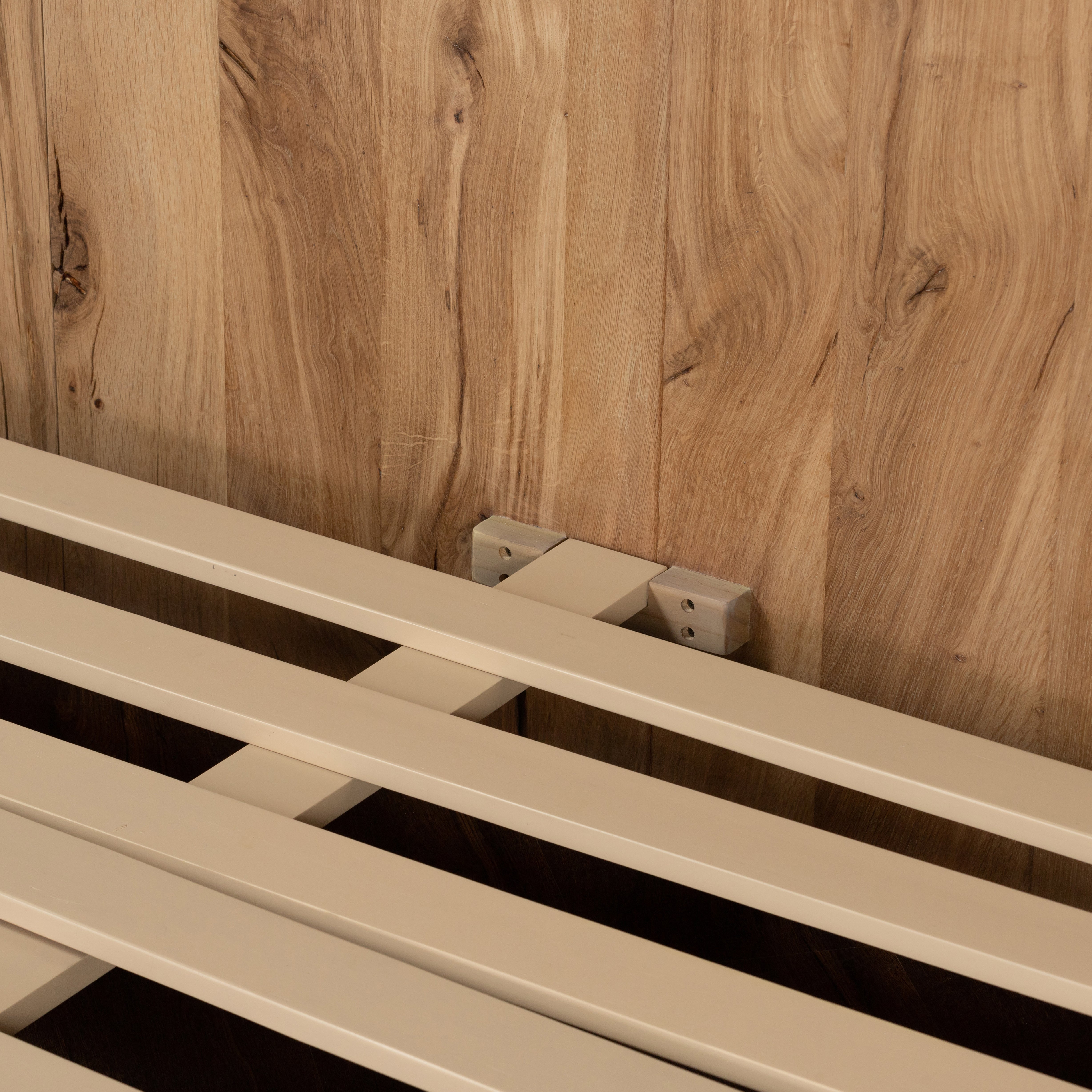 Kovina Bed