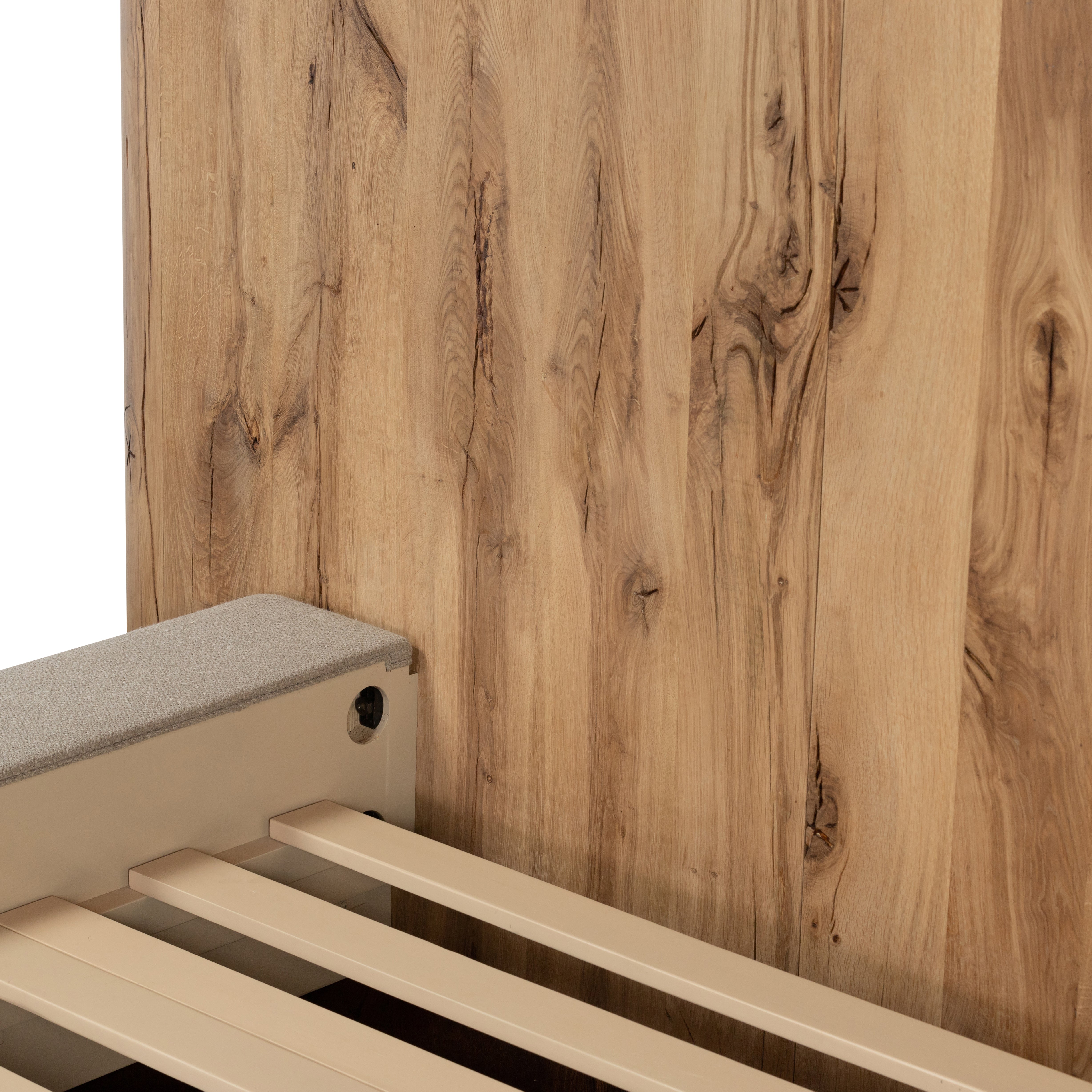 Kovina Bed